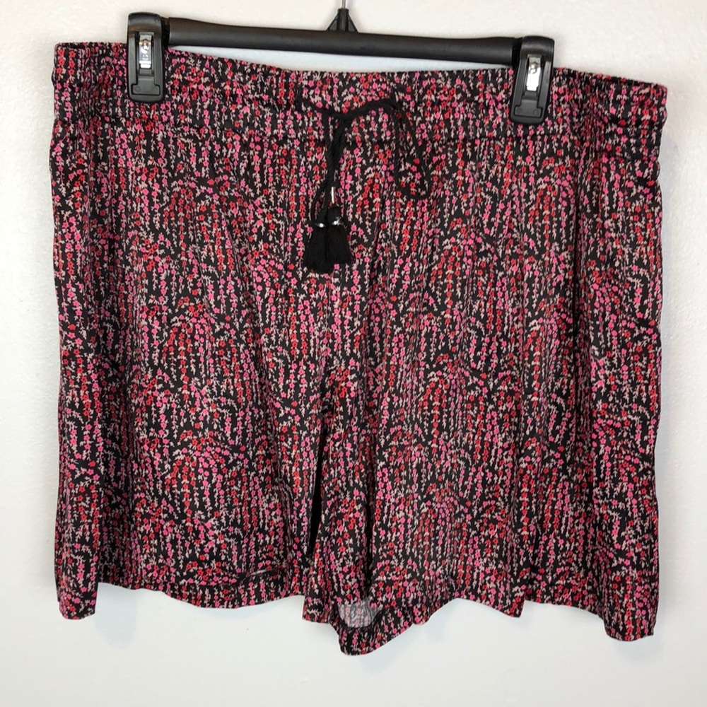 🌹🌹Ann Taylor Loft Floral Print Short Size L
